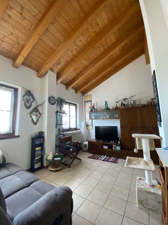 Appartamento in vendita a Montano Lucino, 2 locali, prezzo € 85.000 | PortaleAgenzieImmobiliari.it