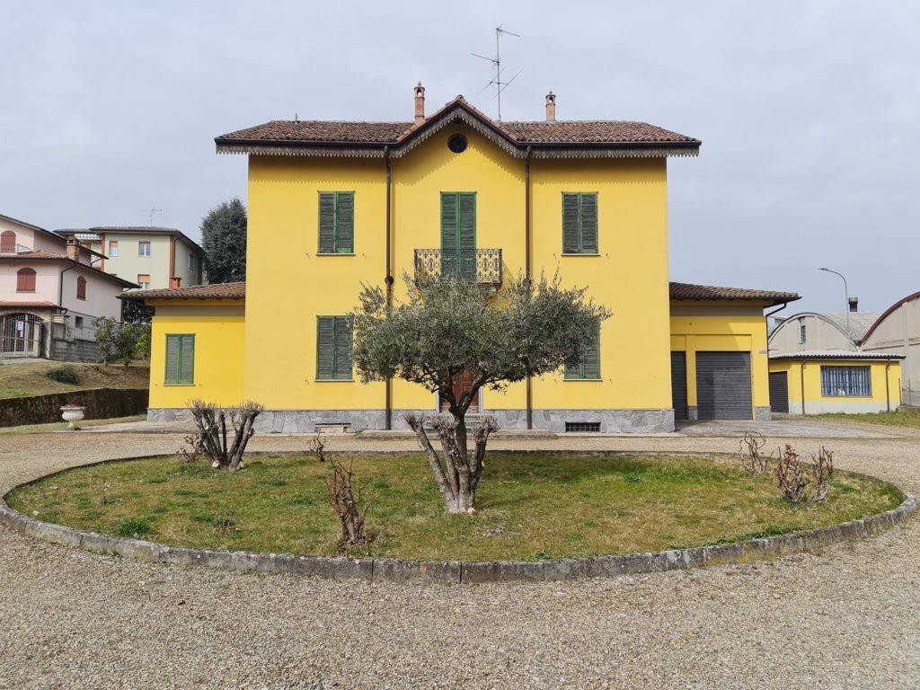 Villa in vendita a Santa Maria della Versa, 9 locali, prezzo € 300.000 | PortaleAgenzieImmobiliari.it