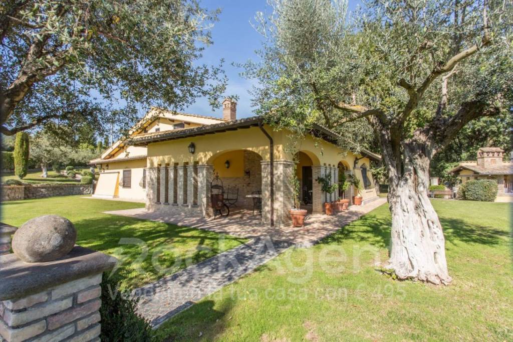 Villa in vendita a Campagnano di Roma, 6 locali, prezzo € 2.000.000 | CambioCasa.it