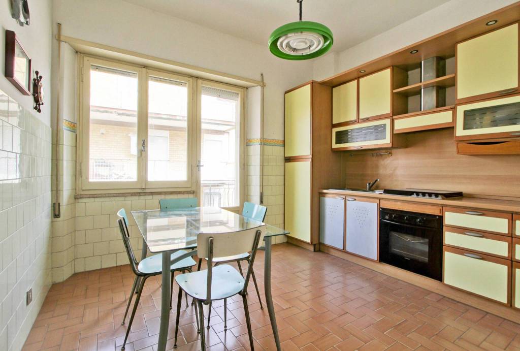 Appartamento in vendita a Ladispoli, 3 locali, prezzo € 130.000 | CambioCasa.it