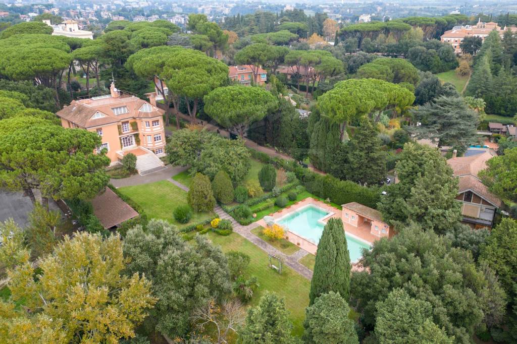 Villa in vendita a Roma, 16 locali, Trattative riservate | CambioCasa.it