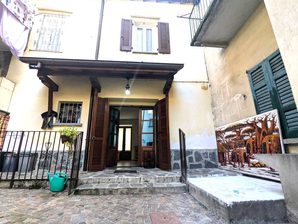 Appartamento in vendita a Stresa, 4 locali, prezzo € 310.000 | PortaleAgenzieImmobiliari.it