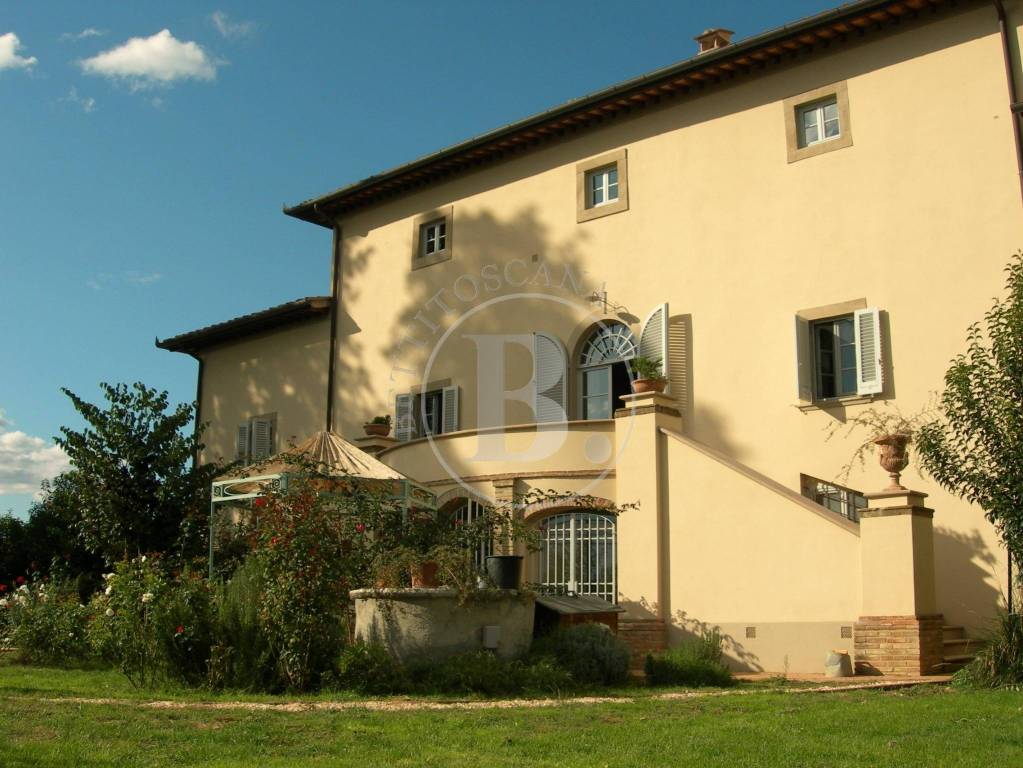 Villa in vendita a Colle di Val d'Elsa, 8 locali, prezzo € 590.000 | PortaleAgenzieImmobiliari.it