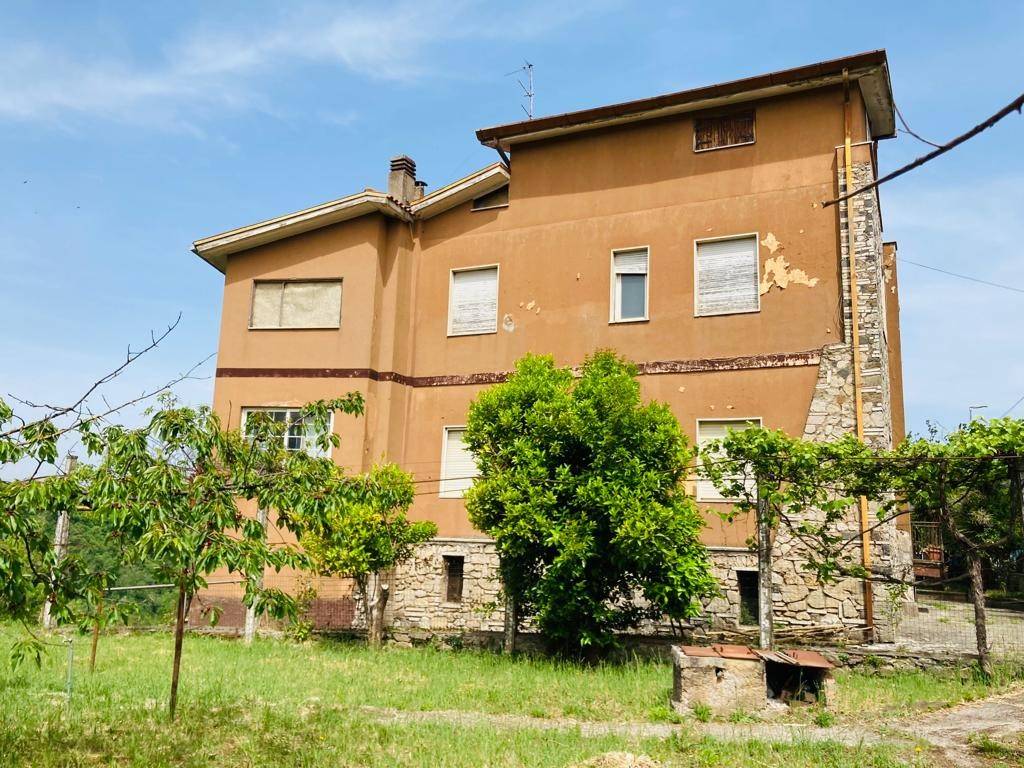 Villa in vendita a Cave, 11 locali, prezzo € 269.000 | CambioCasa.it