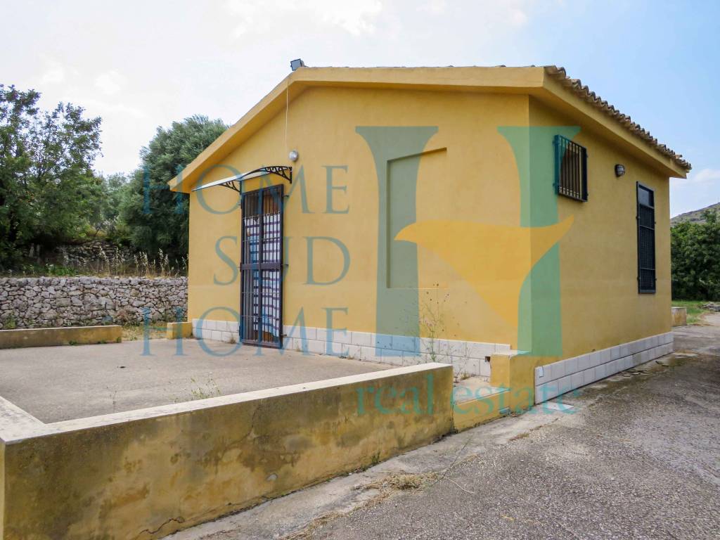 Villa in vendita a Avola, 4 locali, prezzo € 380.000 | CambioCasa.it