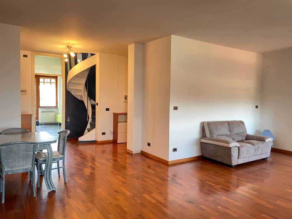 Appartamento in vendita a Venaria Reale, 6 locali, prezzo € 295.000 | PortaleAgenzieImmobiliari.it