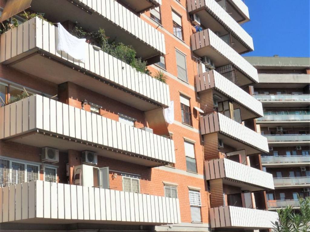 Appartamento in vendita a Roma, 3 locali, zona Zona: 12 . Cinecittà,Don Bosco, Lucrezia Romana, prezzo € 125.000 | CambioCasa.it