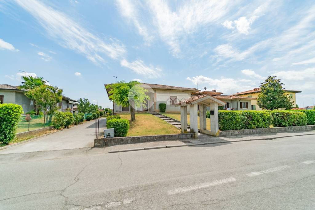 Villa in vendita a Pavone del Mella, 7 locali, prezzo € 220.000 | PortaleAgenzieImmobiliari.it
