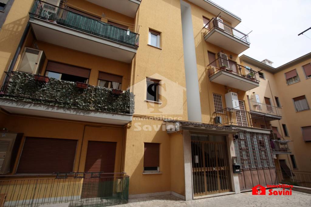 Appartamento in vendita a Genzano di Roma, 3 locali, prezzo € 189.000 | CambioCasa.it