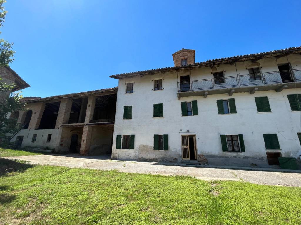Rustico / Casale in vendita a Neive, 9 locali, prezzo € 115.000 | PortaleAgenzieImmobiliari.it