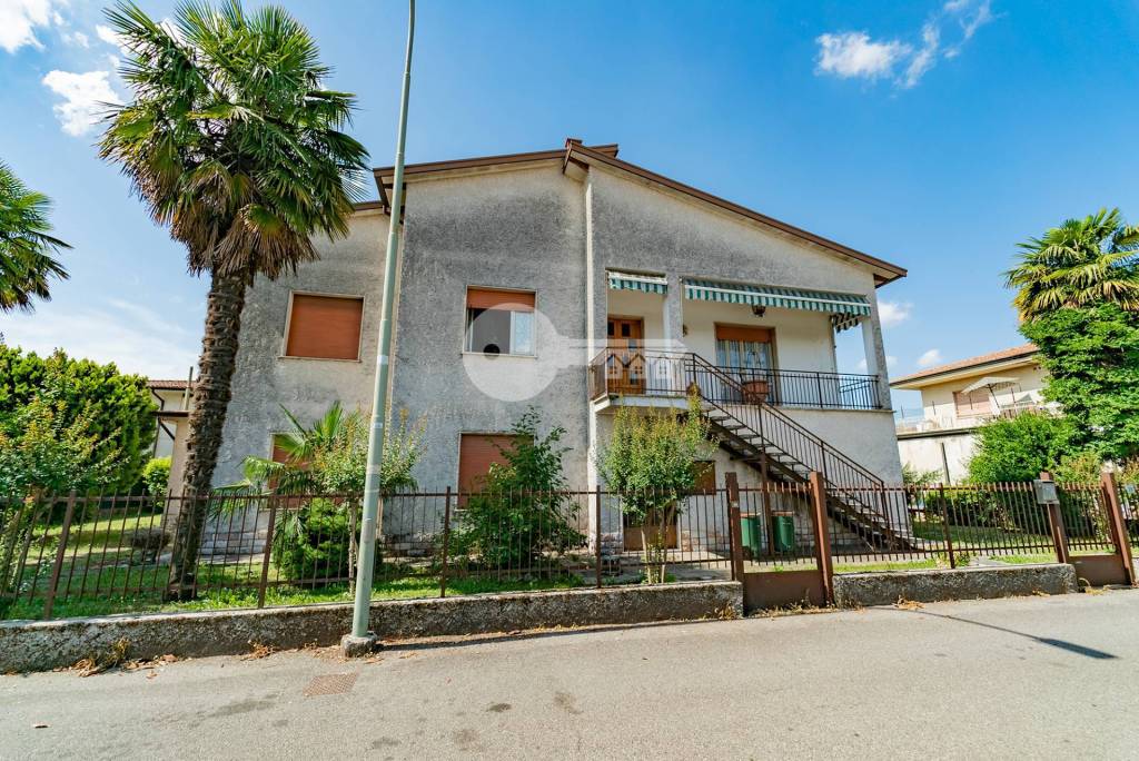 Villa in vendita a Castel Goffredo, 10 locali, prezzo € 250.000 | PortaleAgenzieImmobiliari.it