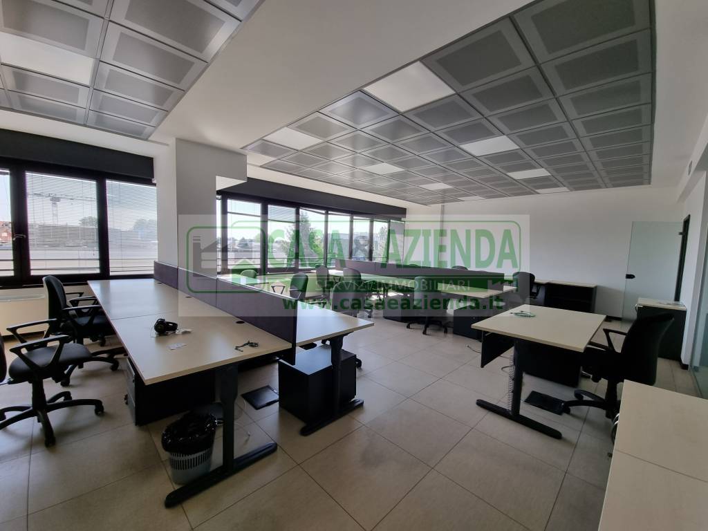 Ufficio / Studio in affitto a Vimodrone, 6 locali, prezzo € 3.000 | CambioCasa.it