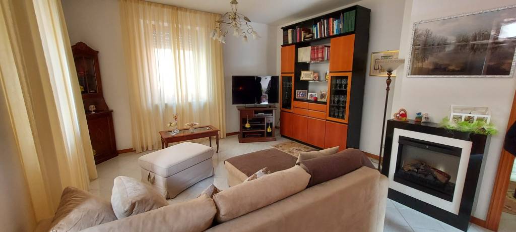 Appartamento in vendita a Civitanova Marche, 4 locali, prezzo € 200.000 | PortaleAgenzieImmobiliari.it