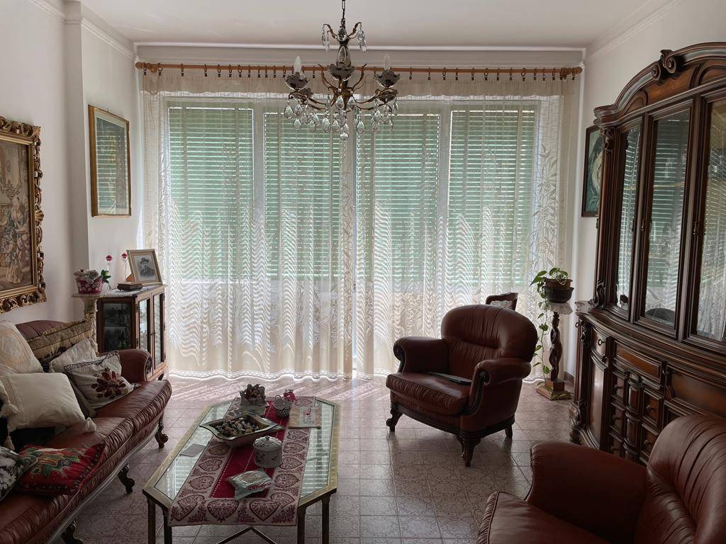Appartamento in vendita a Pontedera, 6 locali, prezzo € 250.000 | PortaleAgenzieImmobiliari.it