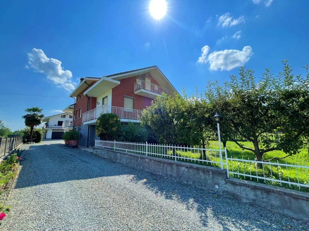 Villa in vendita a Vauda Canavese, 8 locali, prezzo € 249.000 | PortaleAgenzieImmobiliari.it