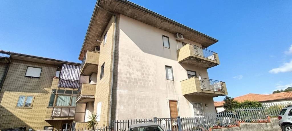 Appartamento in vendita a Pedara, 4 locali, prezzo € 135.000 | CambioCasa.it