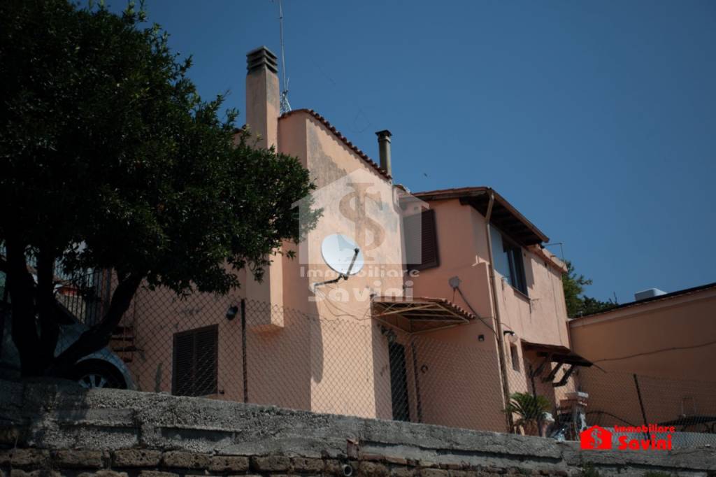 Appartamento in vendita a Lanuvio, 3 locali, prezzo € 69.000 | CambioCasa.it