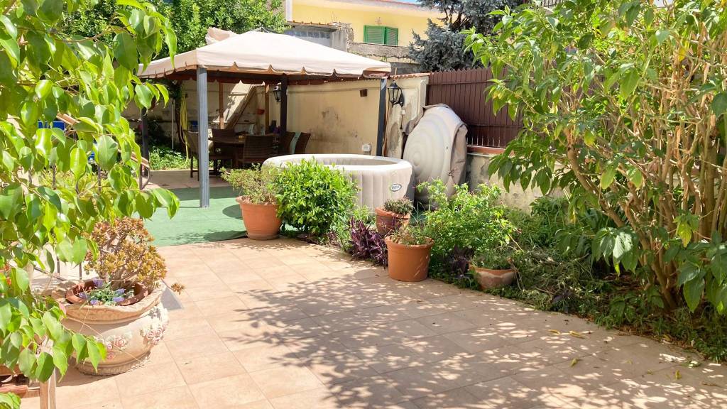 Villa in vendita a Melito di Napoli, 5 locali, prezzo € 340.000 | CambioCasa.it