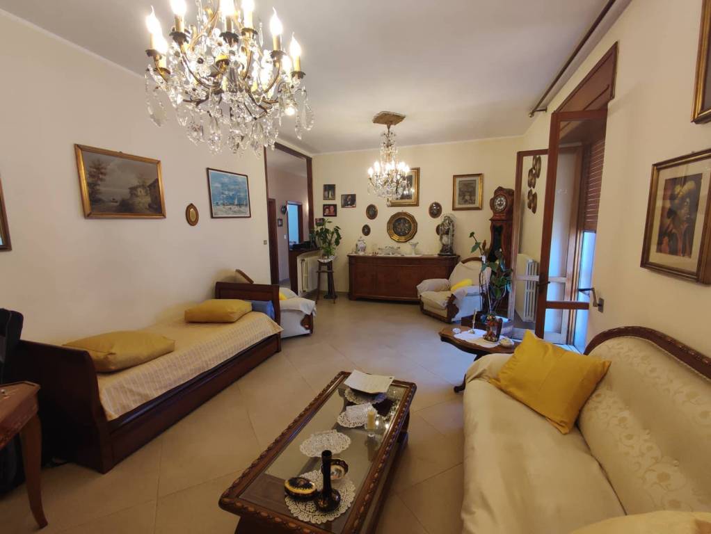 Appartamento in vendita a Gallipoli, 7 locali, prezzo € 190.000 | PortaleAgenzieImmobiliari.it