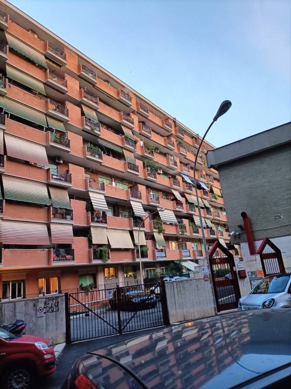 Appartamento in vendita a Roma, 3 locali, zona Zona: 16 . Appia nuova - Alberone - Colli Albani, prezzo € 450.000 | CambioCasa.it
