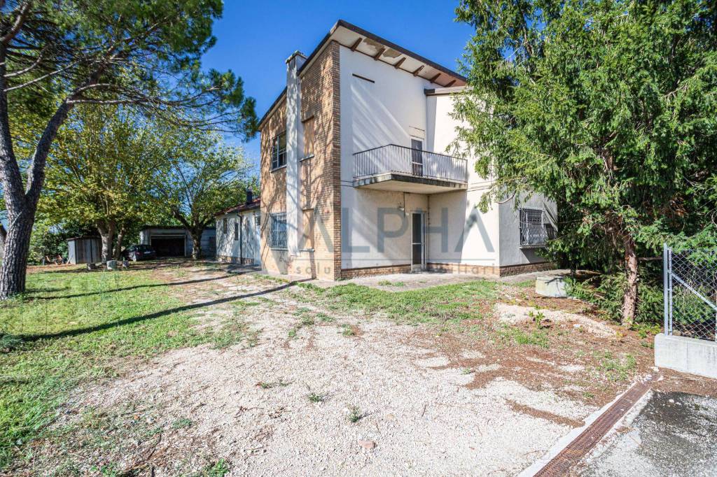 Villa in vendita a Ravenna, 4 locali, prezzo € 156.000 | PortaleAgenzieImmobiliari.it