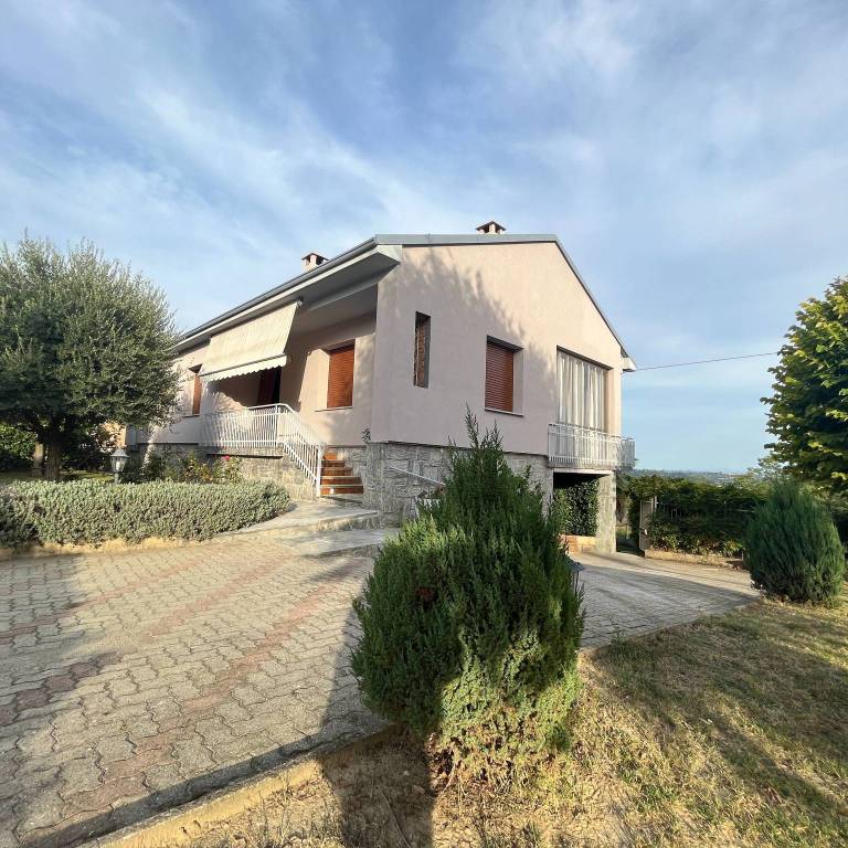 Villa in vendita a Antignano, 6 locali, prezzo € 240.000 | PortaleAgenzieImmobiliari.it