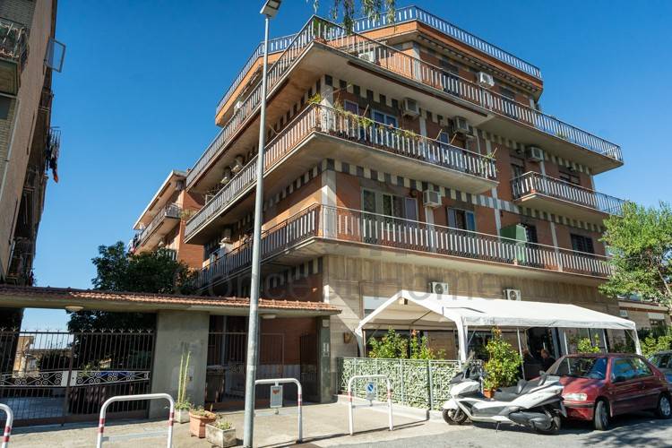 Appartamento in vendita a Roma, 3 locali, zona Zona: 36 . Finocchio, Torre Gaia, Tor Vergata, Borghesiana, prezzo € 209.000 | CambioCasa.it
