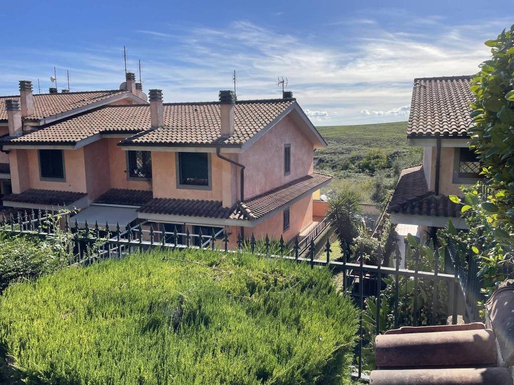 Villa in vendita a Castelnuovo di Porto, 4 locali, prezzo € 199.000 | PortaleAgenzieImmobiliari.it