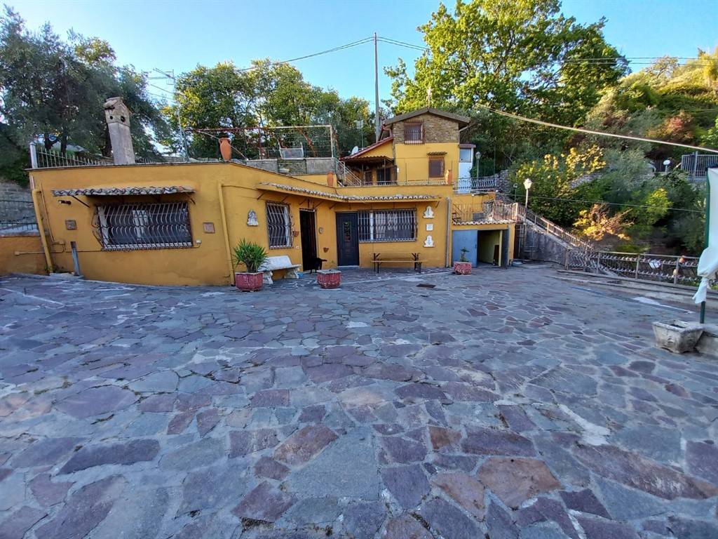 Villa in vendita a Genazzano, 4 locali, prezzo € 115.000 | CambioCasa.it