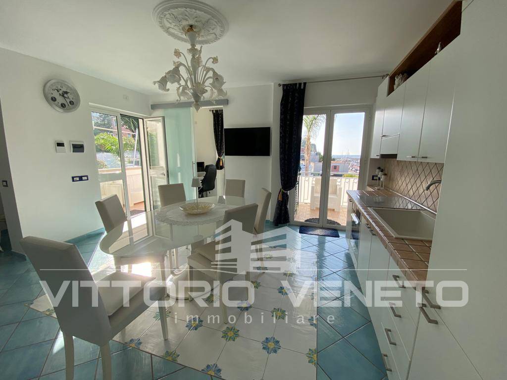 Appartamento in vendita a Agropoli, 4 locali, prezzo € 530.000 | CambioCasa.it