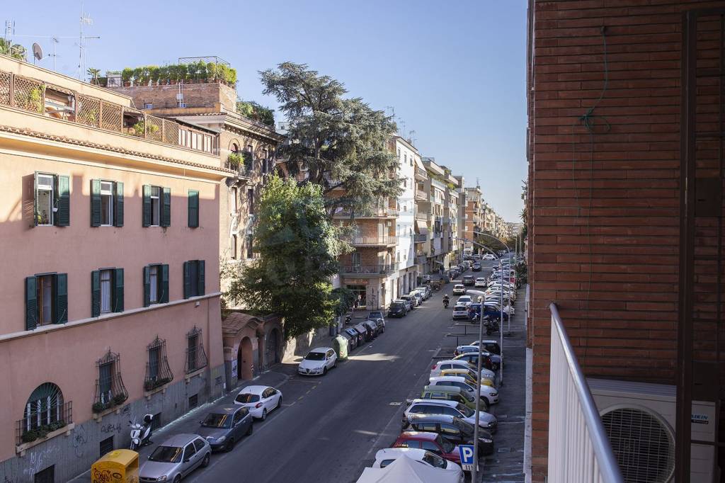 Appartamento in vendita a Roma, 4 locali, zona Zona: 15 . Appio Latino, Appia Antica, Furio Camillo, Alberone, prezzo € 770.000 | CambioCasa.it