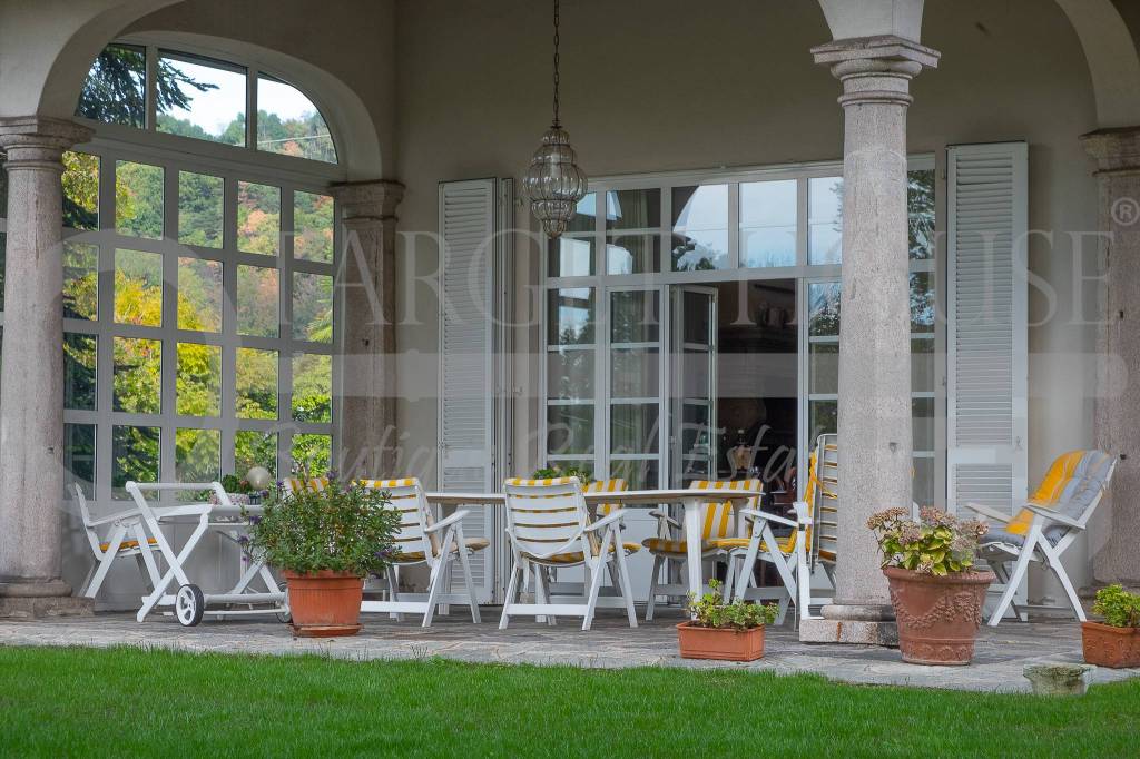 Villa in vendita a San Fermo della Battaglia, 10 locali, prezzo € 850.000 | PortaleAgenzieImmobiliari.it