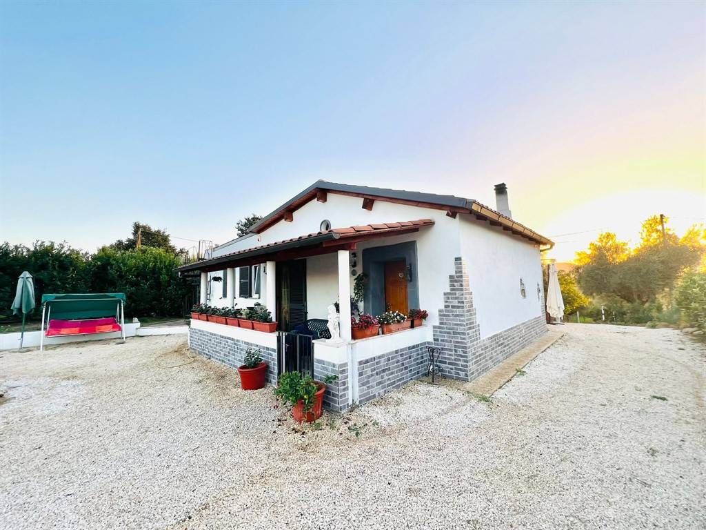 Villa in vendita a Zagarolo, 4 locali, prezzo € 209.000 | CambioCasa.it