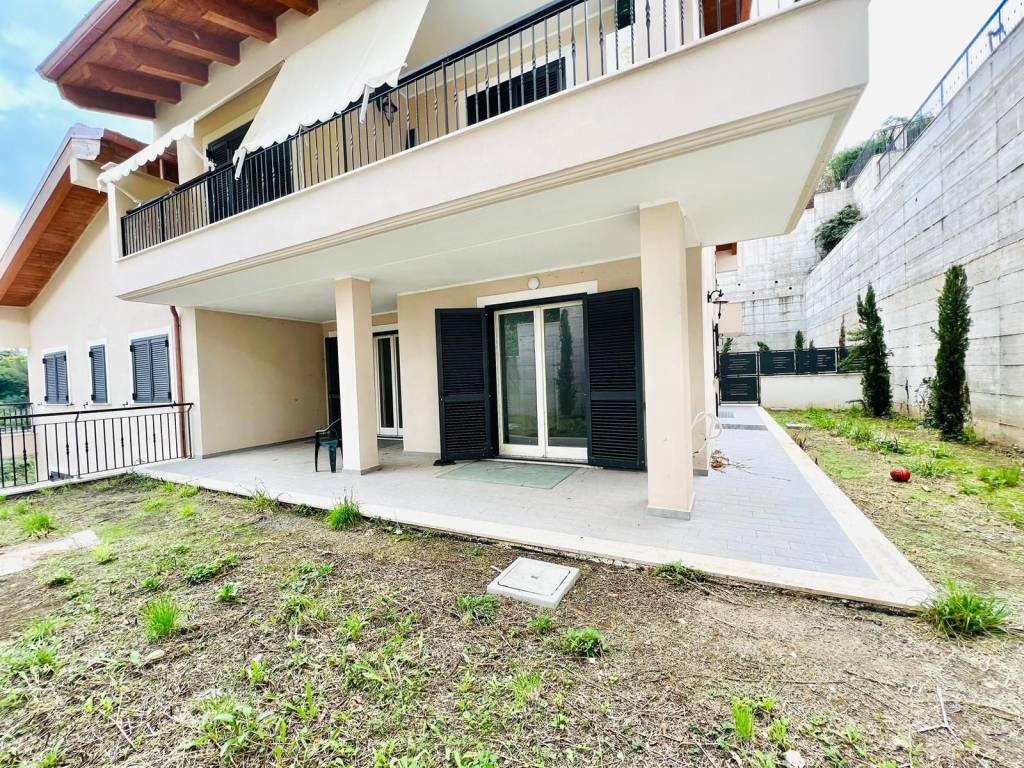Appartamento in vendita a Monte Porzio Catone, 6 locali, prezzo € 260.000 | CambioCasa.it