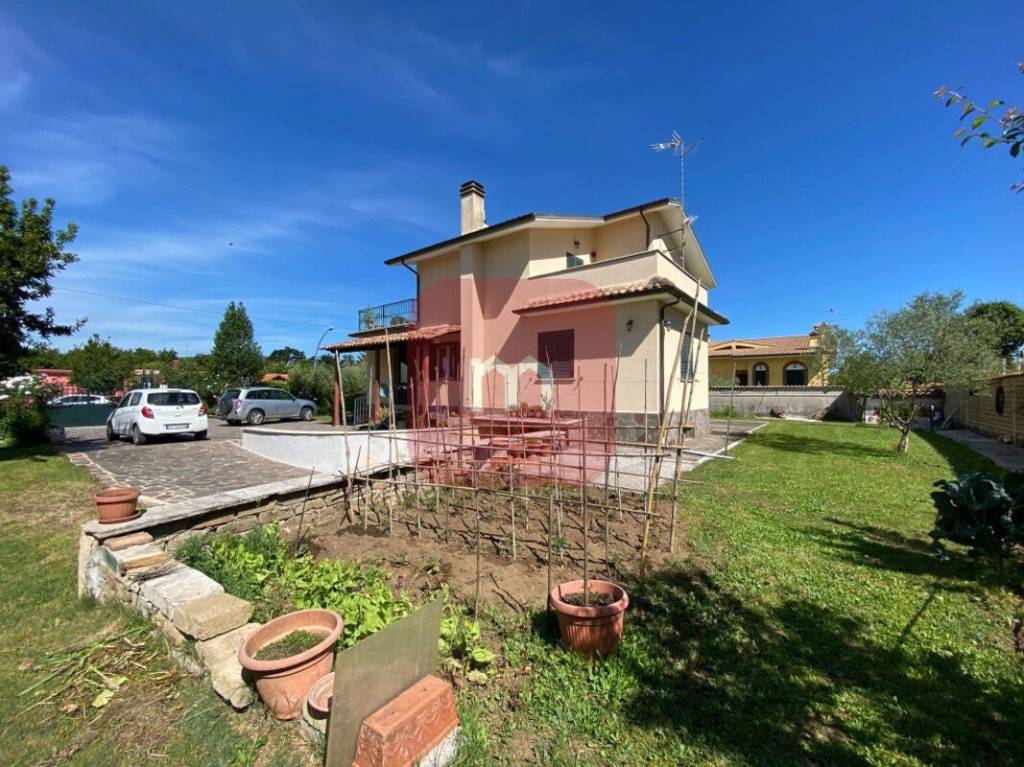 Villa in vendita a Labico, 5 locali, prezzo € 345.000 | CambioCasa.it