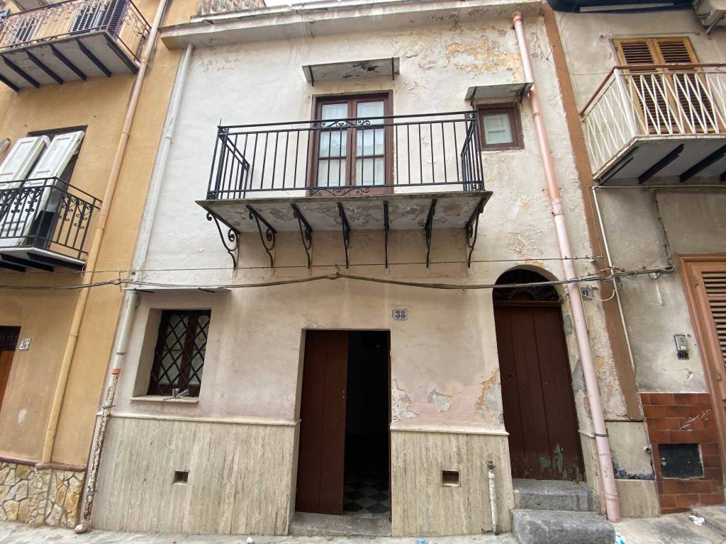Appartamento in vendita a Carini, 4 locali, prezzo € 35.000 | PortaleAgenzieImmobiliari.it