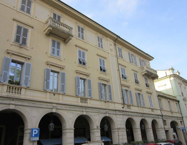 Appartamento in vendita a Acqui Terme, 8 locali, prezzo € 190.000 | PortaleAgenzieImmobiliari.it