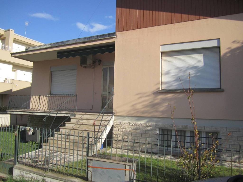 Villa in vendita a Fano, 5 locali, prezzo € 370.000 | PortaleAgenzieImmobiliari.it