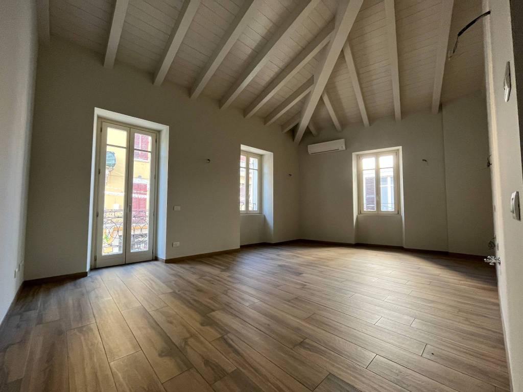 Appartamento in affitto a Borgomanero, 4 locali, prezzo € 900 | PortaleAgenzieImmobiliari.it