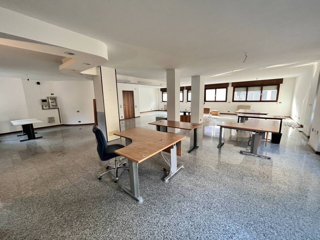 Ufficio / Studio in affitto a Bergamo, 2 locali, prezzo € 1.750 | PortaleAgenzieImmobiliari.it