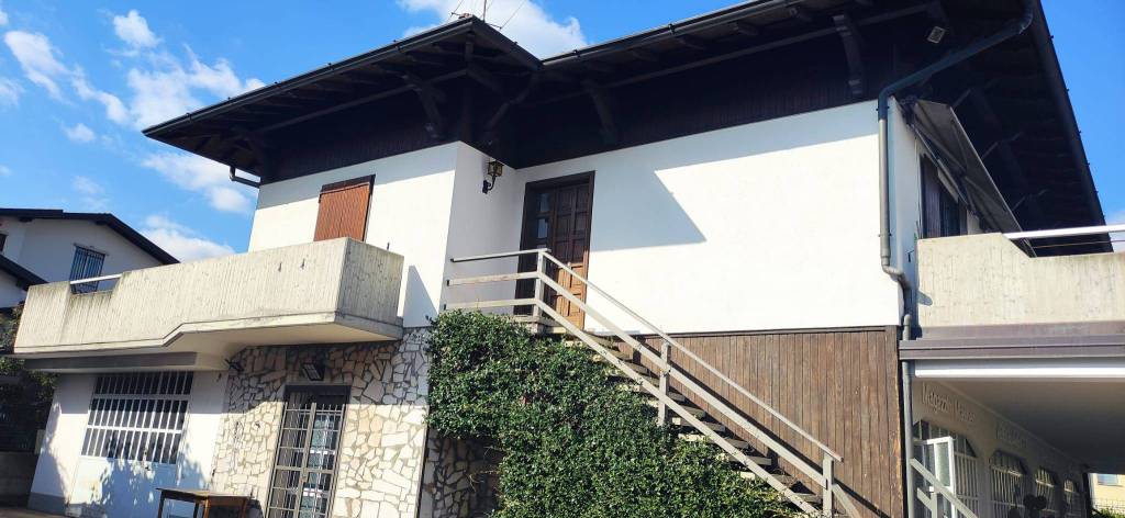 Villa in vendita a Ranica, 6 locali, Trattative riservate | CambioCasa.it