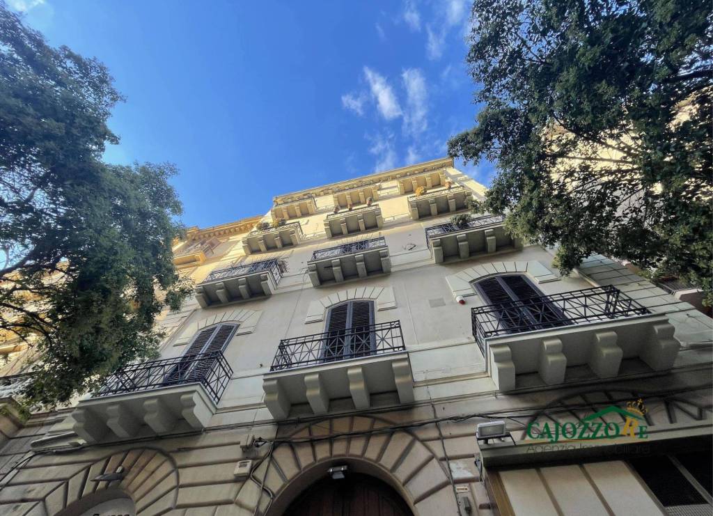 Appartamento in vendita a Palermo, 8 locali, prezzo € 900.000 | PortaleAgenzieImmobiliari.it