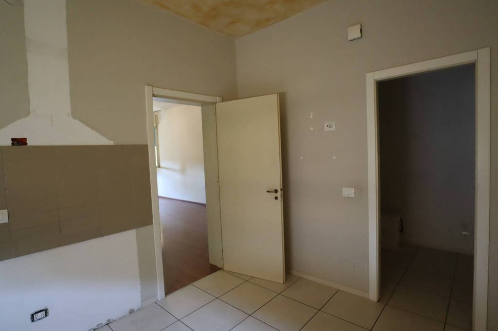 Appartamento in vendita a Porto Mantovano, 5 locali, prezzo € 105.000 | CambioCasa.it