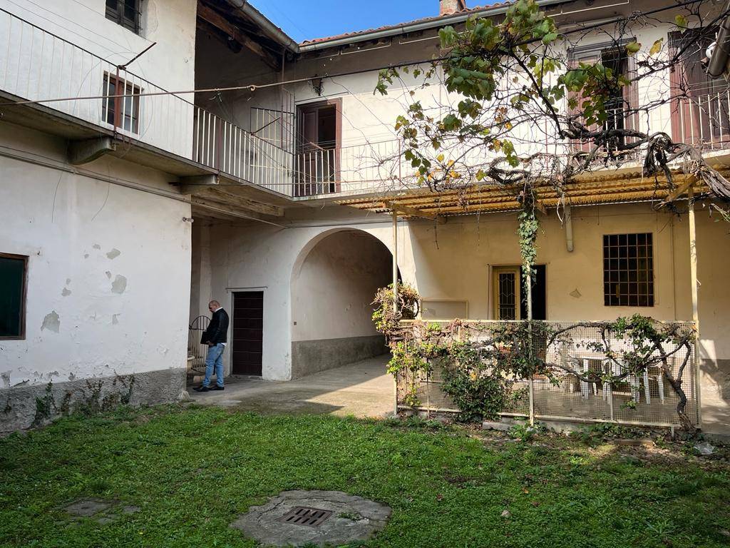 Rustico / Casale in vendita a Busto Arsizio, 23 locali, prezzo € 165.000 | PortaleAgenzieImmobiliari.it