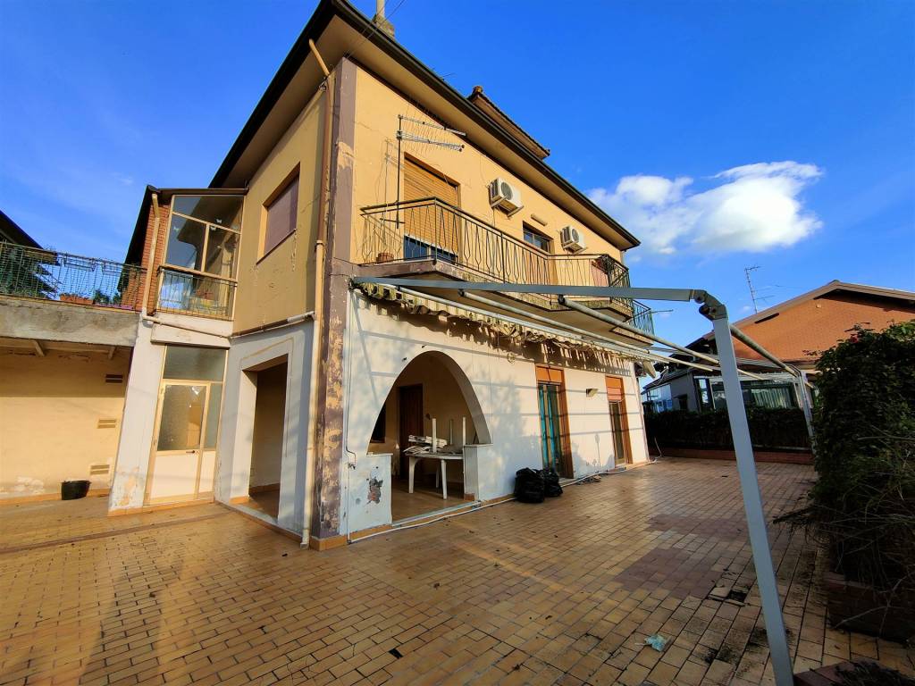 Villa in vendita a Pedara, 9 locali, prezzo € 215.000 | CambioCasa.it