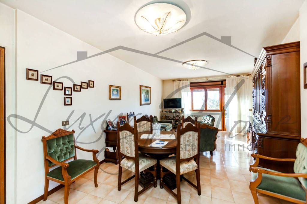 Appartamento in vendita a Albano Laziale, 4 locali, prezzo € 258.000 | CambioCasa.it