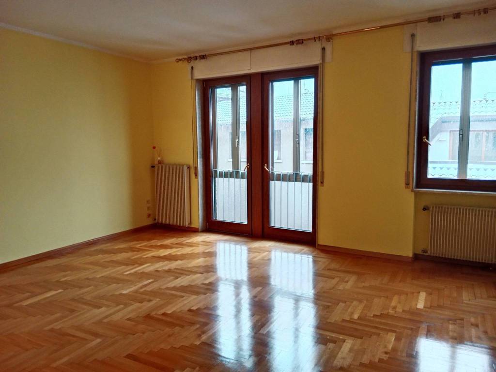 Appartamento in vendita a Feltre, 5 locali, prezzo € 120.000 | PortaleAgenzieImmobiliari.it