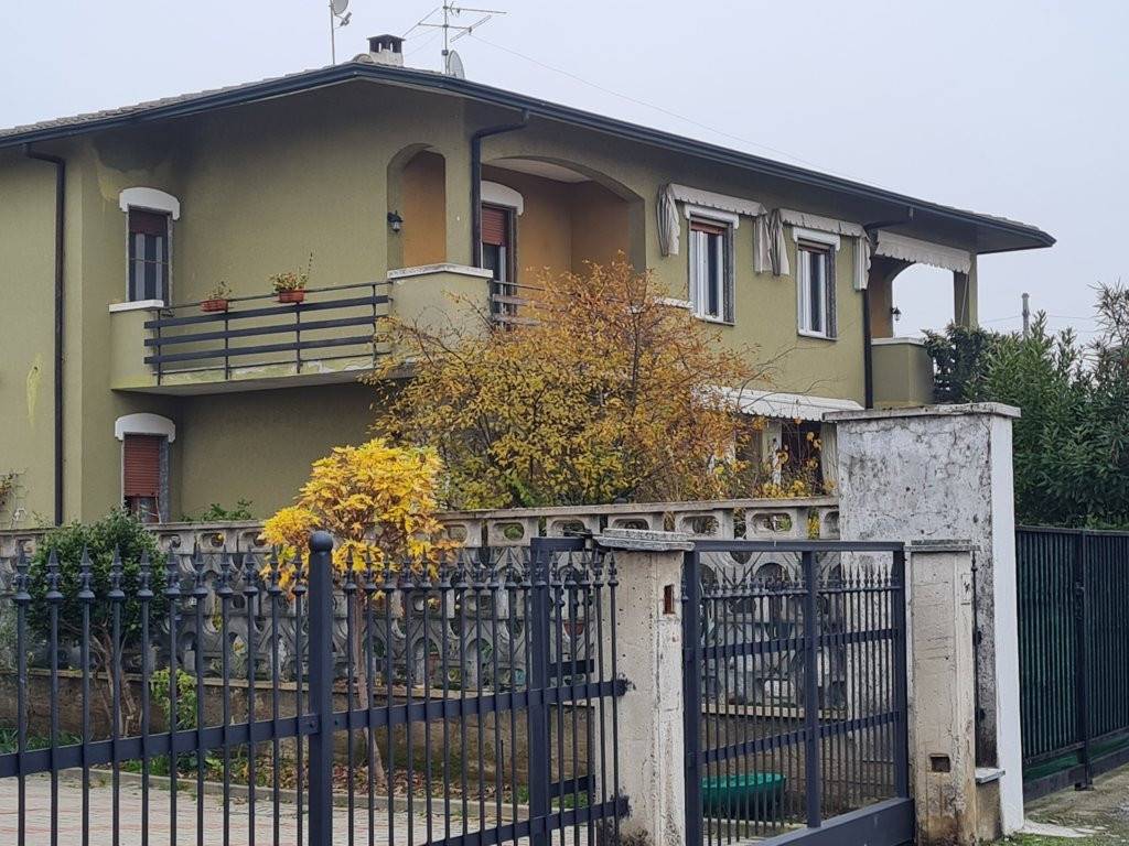 Villa in vendita a Portalbera, 10 locali, prezzo € 245.000 | PortaleAgenzieImmobiliari.it