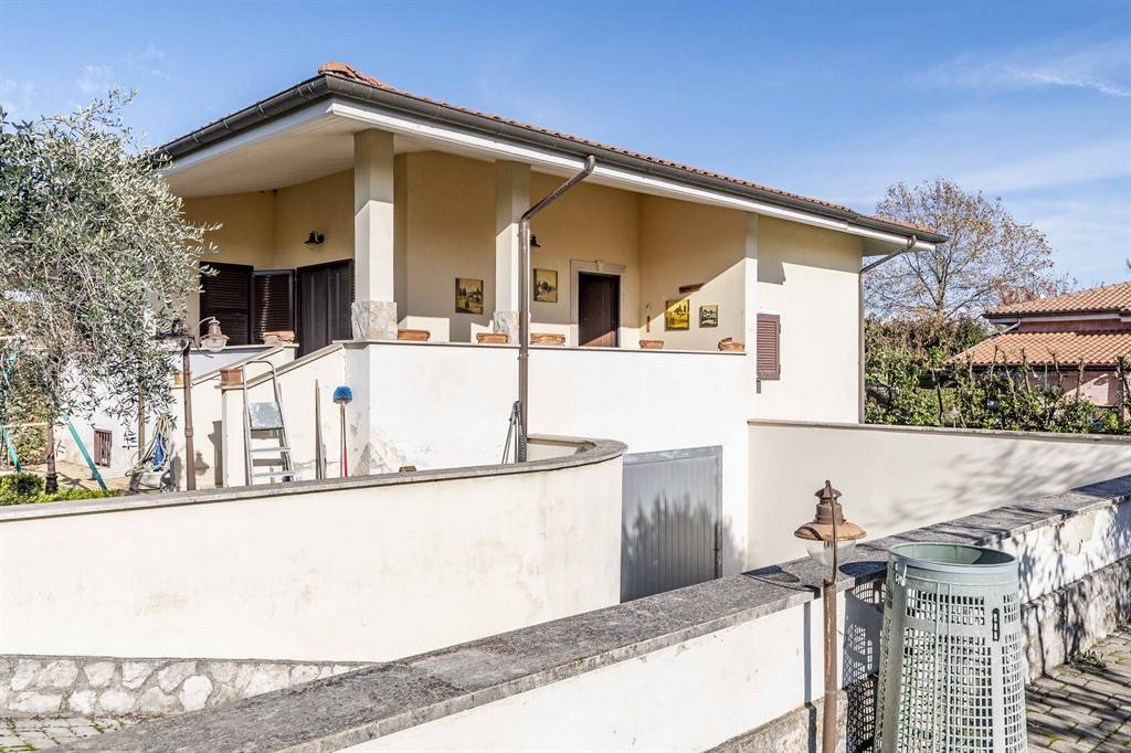 Villa in vendita a Labico, 6 locali, prezzo € 199.000 | CambioCasa.it