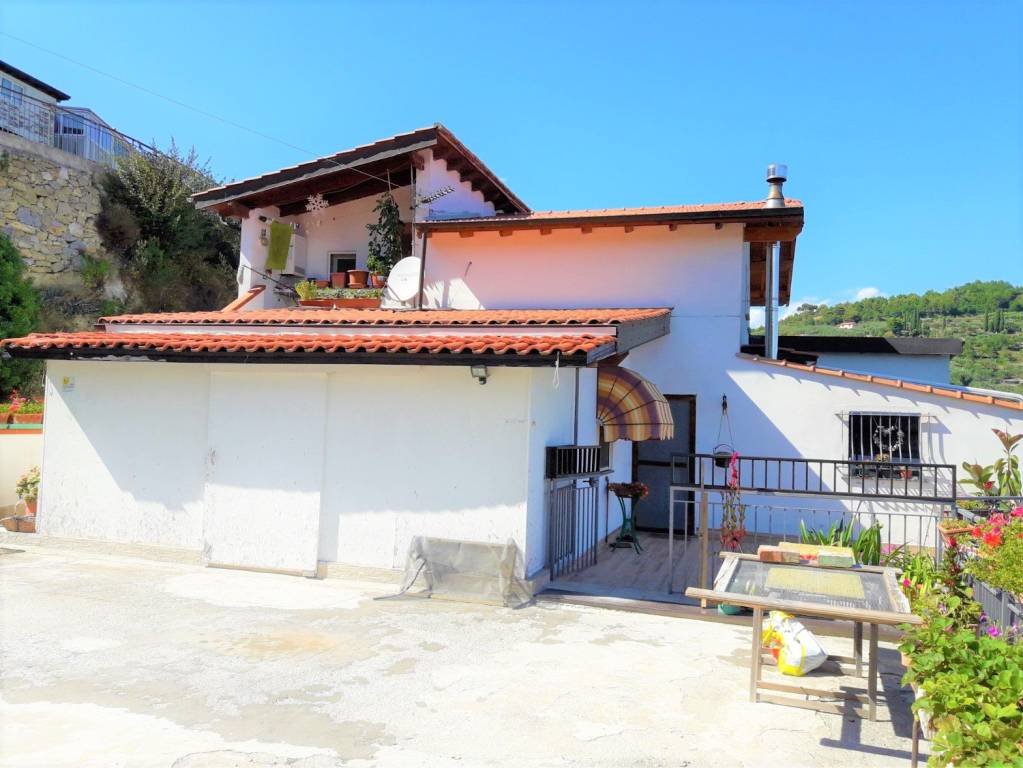 Villa in vendita a Camporosso, 9 locali, prezzo € 379.000 | PortaleAgenzieImmobiliari.it
